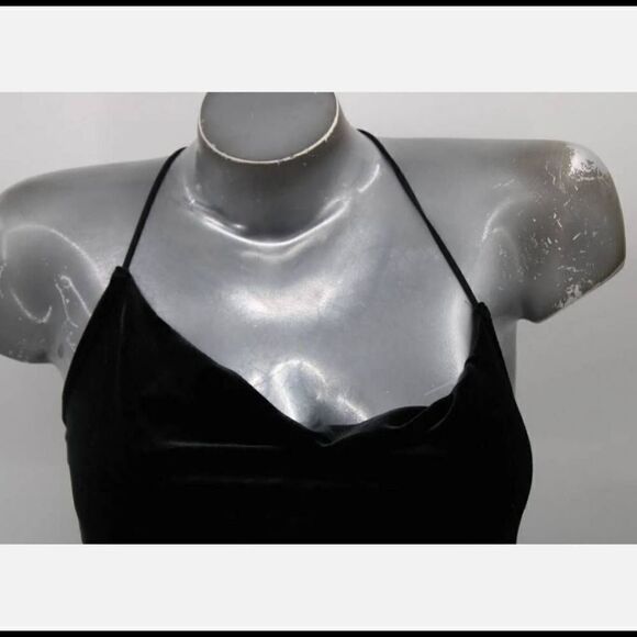 Abercrombie & Fitch Black Cowl Neck Bodysuit Size XS NWT.
Sku 541 - Picture 3 of 8